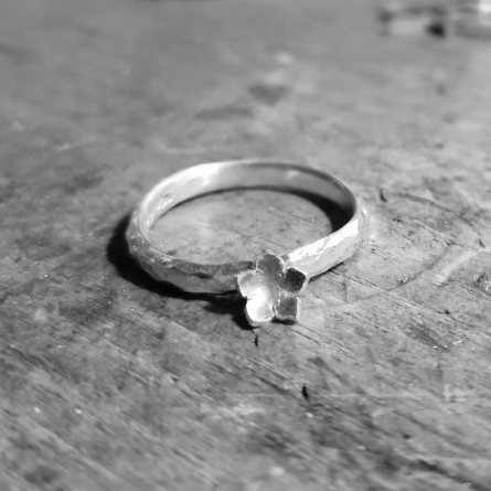 Lær at lave din egen ring i sølv, hvor du smeder og lodder